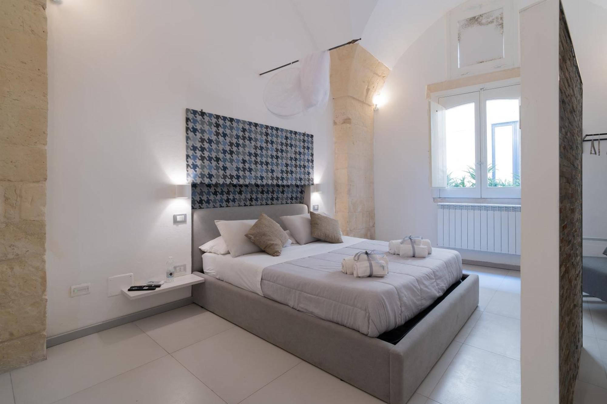 Dimora Barocca Luxury Suites เลชเช ภายนอก รูปภาพ
