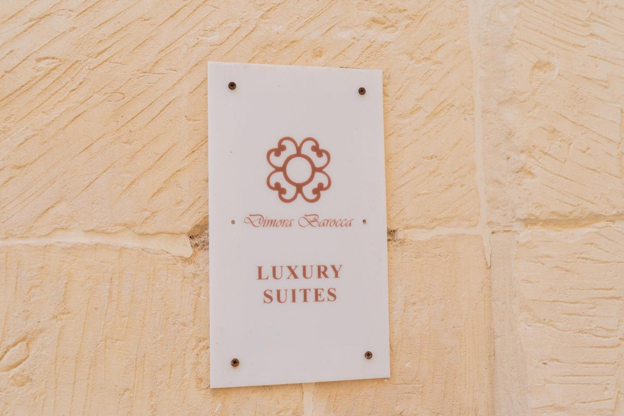 Dimora Barocca Luxury Suites เลชเช ภายนอก รูปภาพ
