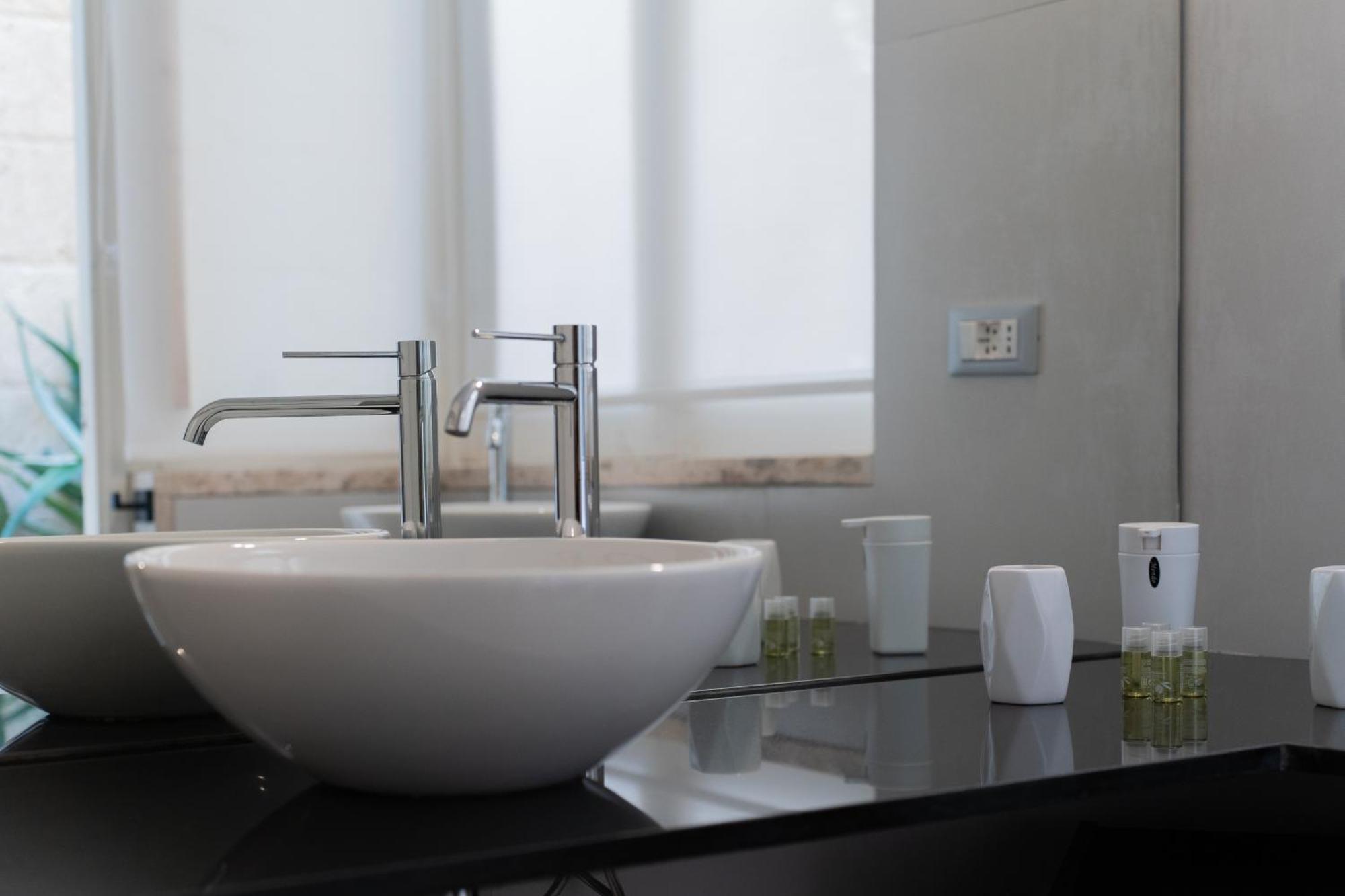 Dimora Barocca Luxury Suites เลชเช ภายนอก รูปภาพ