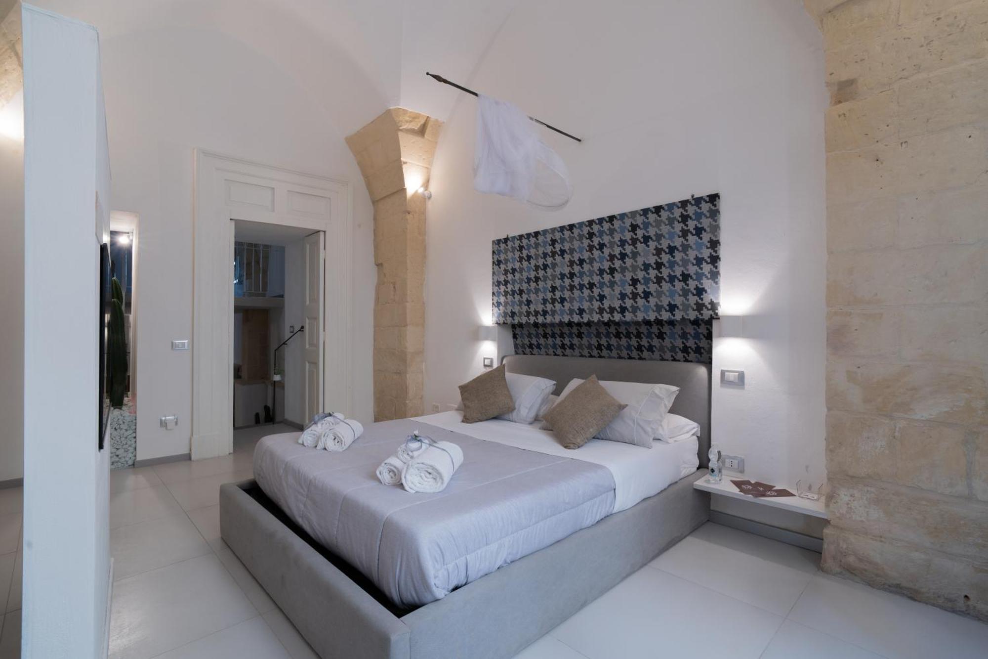 Dimora Barocca Luxury Suites เลชเช ภายนอก รูปภาพ