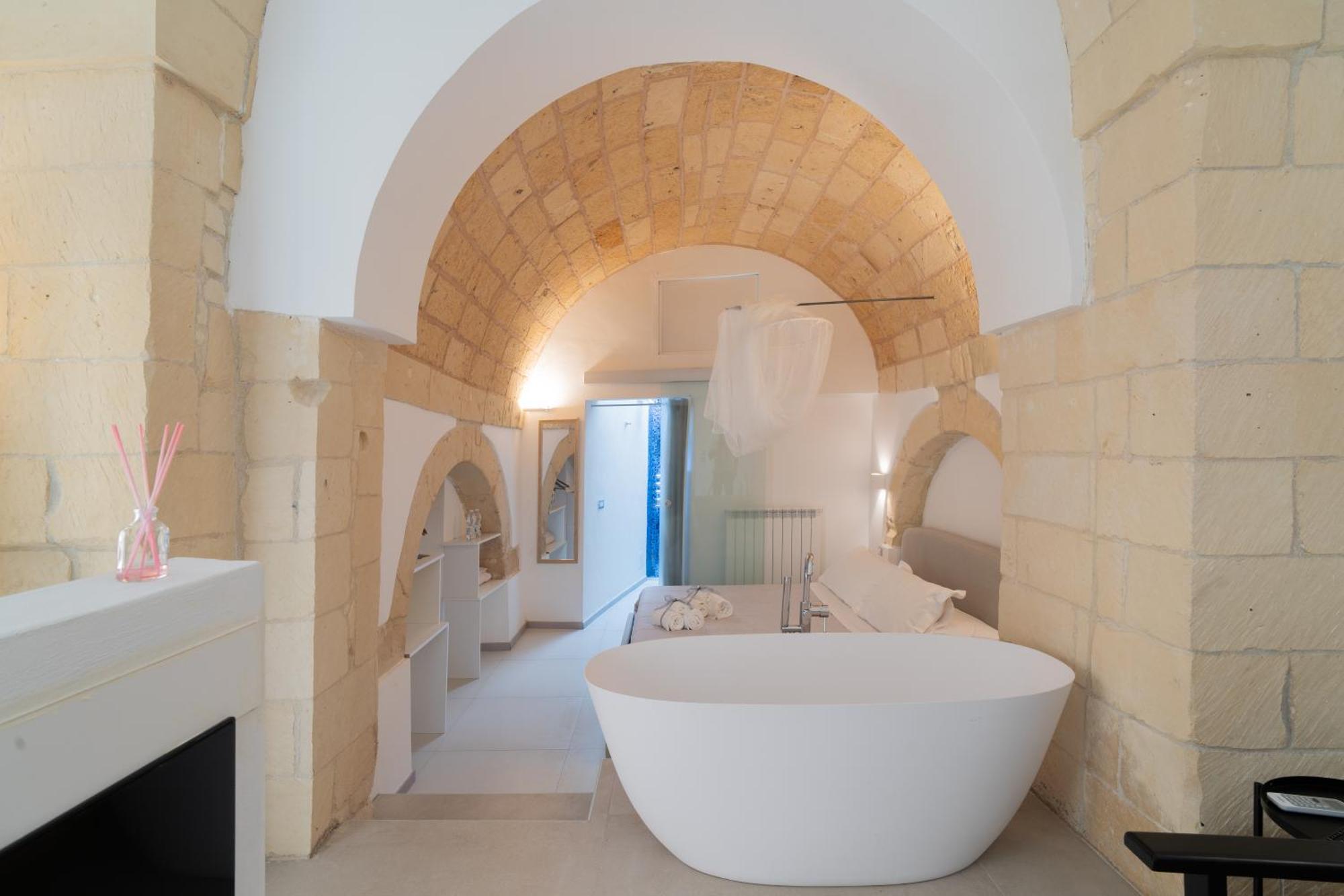 Dimora Barocca Luxury Suites เลชเช ภายนอก รูปภาพ