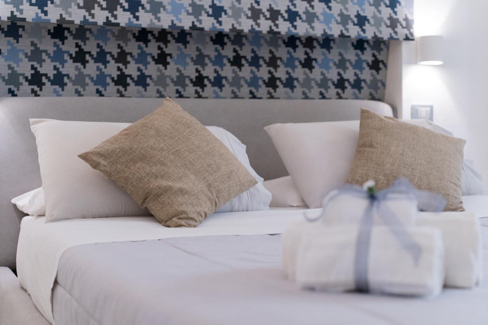 Dimora Barocca Luxury Suites เลชเช ภายนอก รูปภาพ